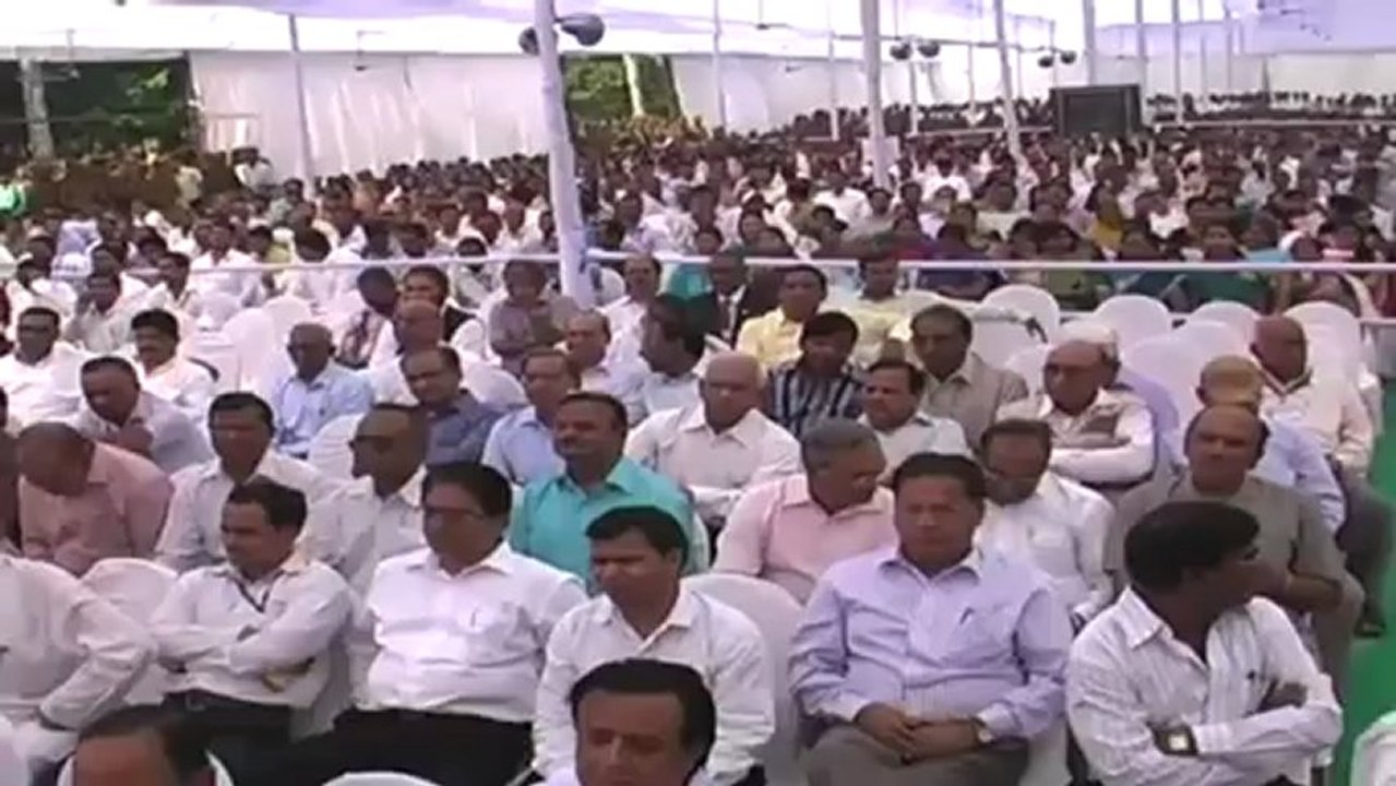 Akhilesh announces relief package for encephalitis victims.mp4