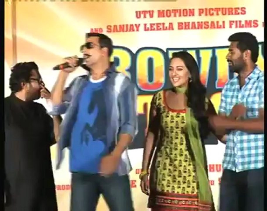 Akki wants Sona to dance for him.mp4