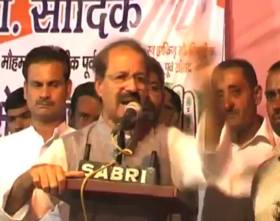 Alvi calls Mulayam 'BJP agent', then makes U turn.mp4
