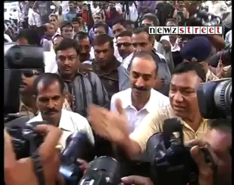 Anti-Modi cop gets bail.mp4