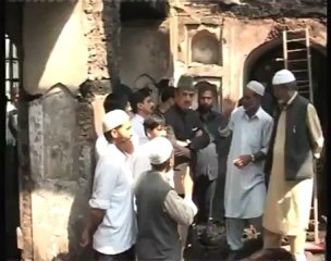 Azad visits Dastageer Sahib Shrine, promises help.mp4