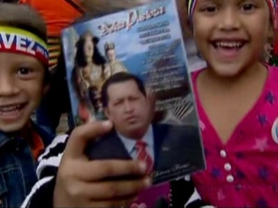 Thousands gather for rally supporting Chavez