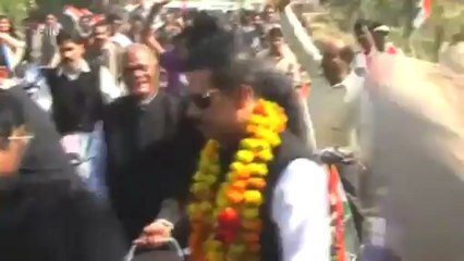 CM's secretary distances himself from Vadra DLF land deal.mp4