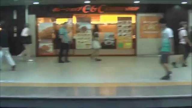 Le Japonais qui dégaine son iPhone plus vite que son ombre