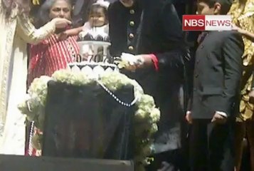 Click Aaradhya Bachchan at dada Big B's birthday bash.mp4