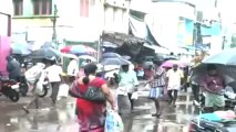 Cyclone Nilam claims 2 lives, Andhra still on alert.mp4