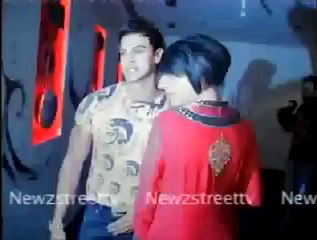 Designer Rohit Verma celebrates his birthday.mp4