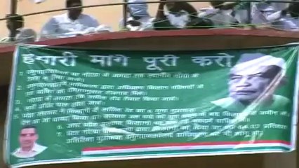 Farmers atop water tank to protest Yamuna Expressway.mp4