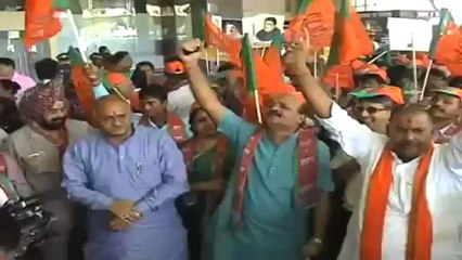 Gadkari asks why Vadra not being probed.mp4