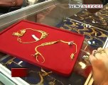 Gold futures touch Rs 28,800.mp4