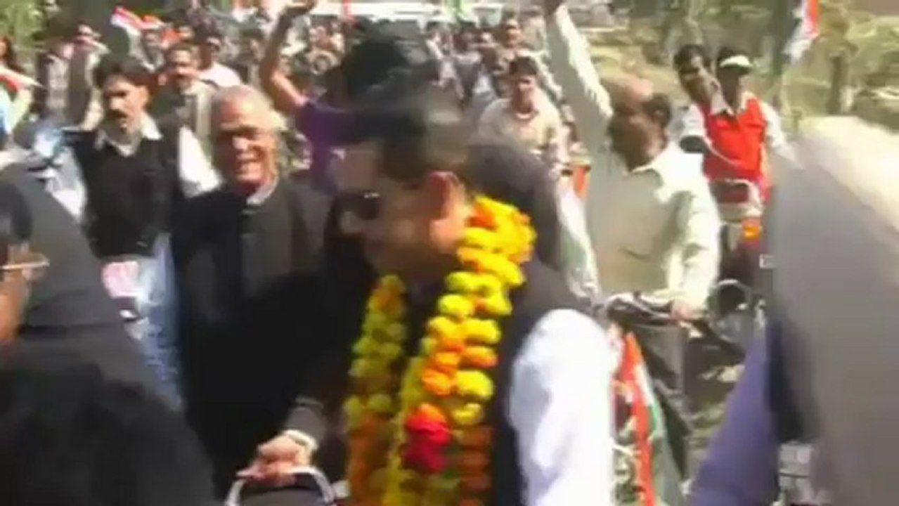 IAC asks Vadra to aplologise for 'Banana Republic' remark.mp4