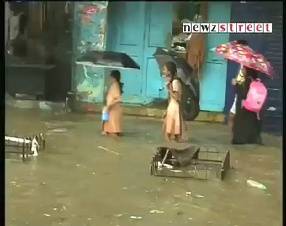 Incessant rains lead to water logging in Noida.mp4