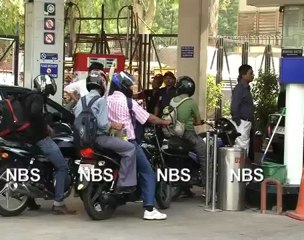 India's Oil Firms may increase petrol price by Rs 0.50 Litre from June 16.mp4