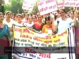 Kanpur Parents Association protest against fee hike.mp4