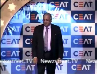 Kapil Dev, Rahul Dravid at an award function..mp4