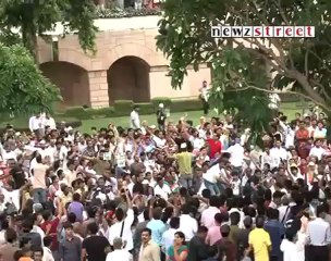 Kiran Bedi tweets her condition.mp4