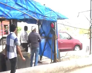MNS activists attack toll posts in Maharashtra.mp4