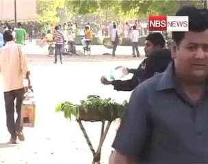 Much awaited rain lashes Delhi, metro service hit.mp4