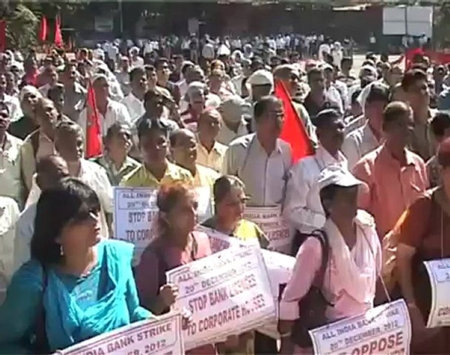 Mumbai banks remain shut due to employee strike.mp4