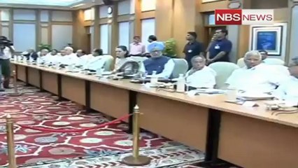 Now Bal Thackeray calls UPA illegitimate.mp4