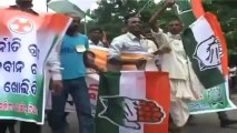 Odisha Congress workers create ruckus outside state assembly.mp4