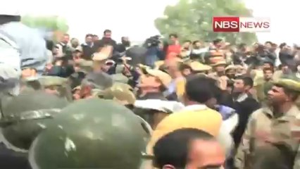Police foil J&K employees' march in Srinagar.mp4