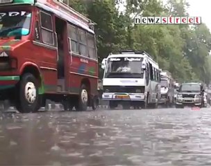 Rain brings relief to Noidaites.mp4