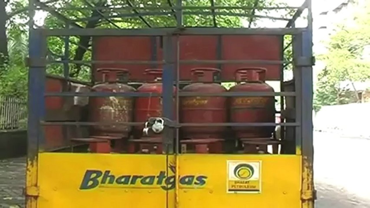 Scrap tax concession to corporate houses  Kejriwal on hike.mp4