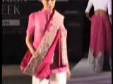 Sonam kapoor with sister Rhea kapoor at Lakme Fashion Week 2011.mp4