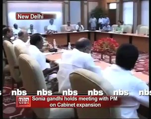 Sonia Gandhi holds meeting with PM on Cabinet explosion.mp4