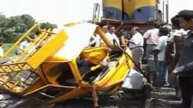 Train hit vehicle at unmanned crossing in Odisha, 13 dead.mp4