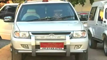 Two ministers, two cars, same number plate.mp4