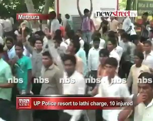 UP Police resort to lathi charge 10 injured.mp4