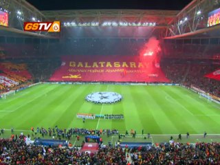 Télécharger la video: FUTBOL | Ali Sami Yen Spor Kompleksi Türk Telekom Arena'ya büyük onur