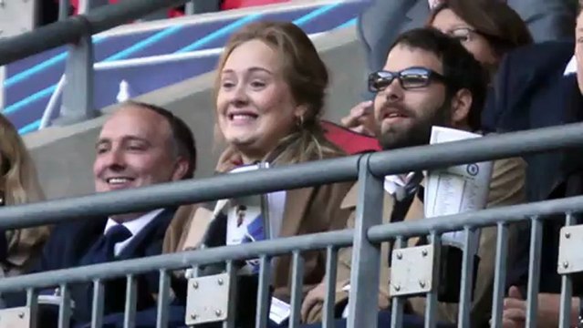 Adele Cuddles Her Baby Son as She Flies In For the Golden Globes