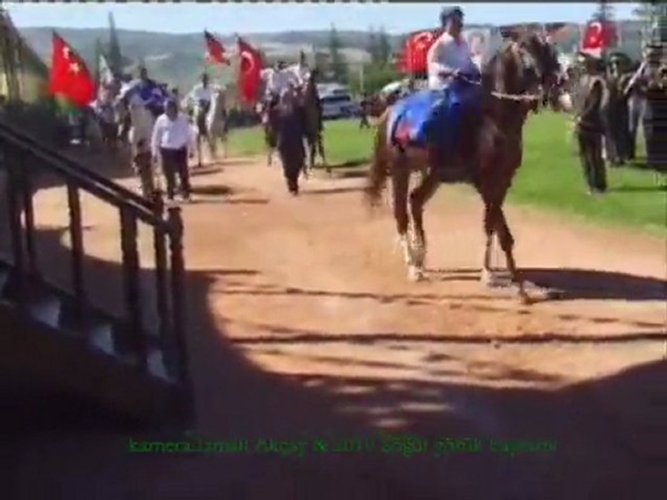 SÖĞÜT YÖRÜK BAYRAMINDA YÖRÜKLERİN TÖREN GEÇİŞİ.2010  Akçaymedya.