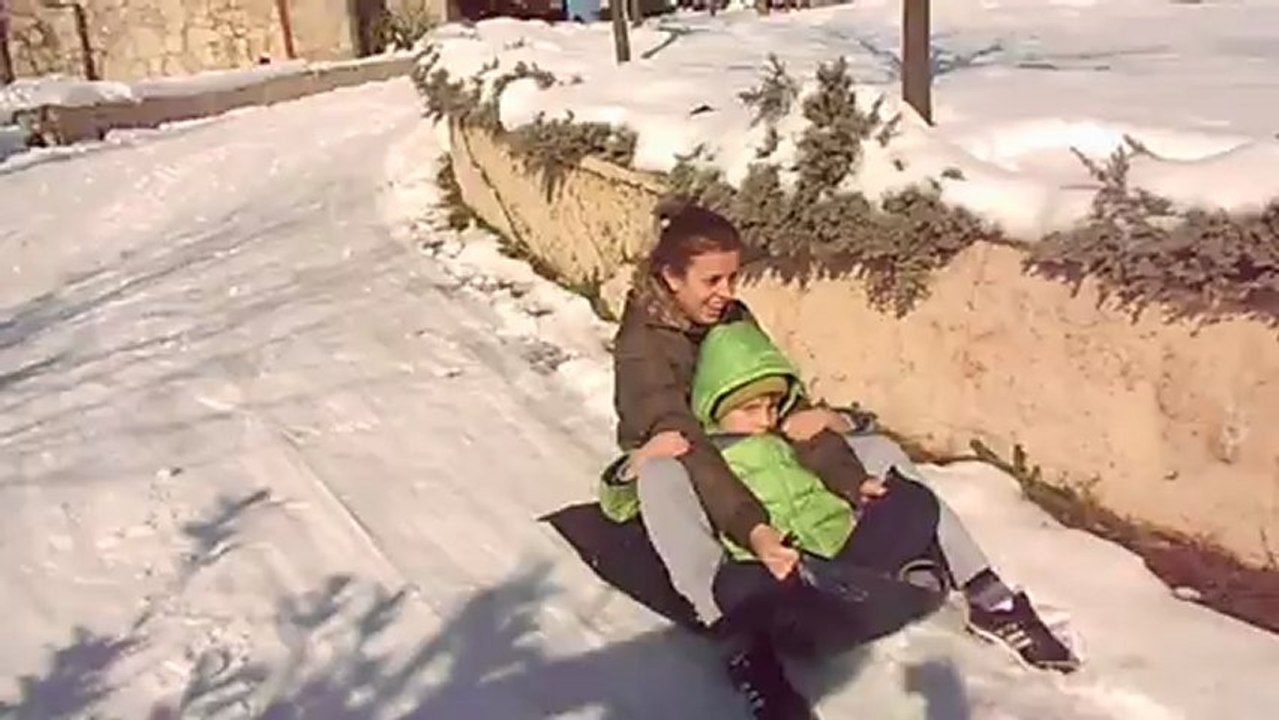 BOSEM BOĞAZİÇİ OTİZM GENÇLİK VE SPOR KULÜBÜ CAN BARMANBEK KAR ZAMANI:):):)