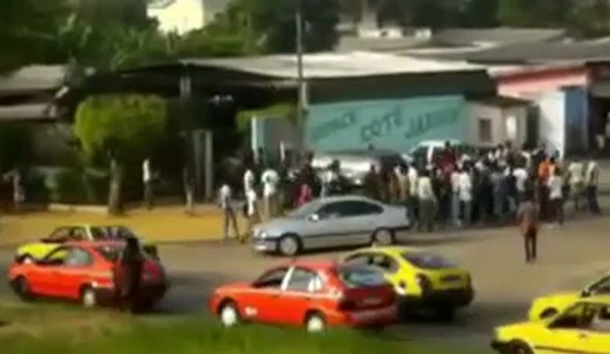 DJ Arafat bat à sang un manager [lebledparle]