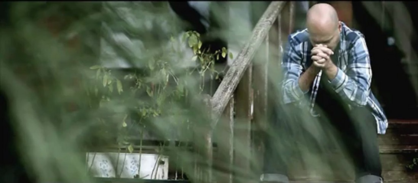 Emre Yücelen - Gülben Ergen - Mutluluk Köyü