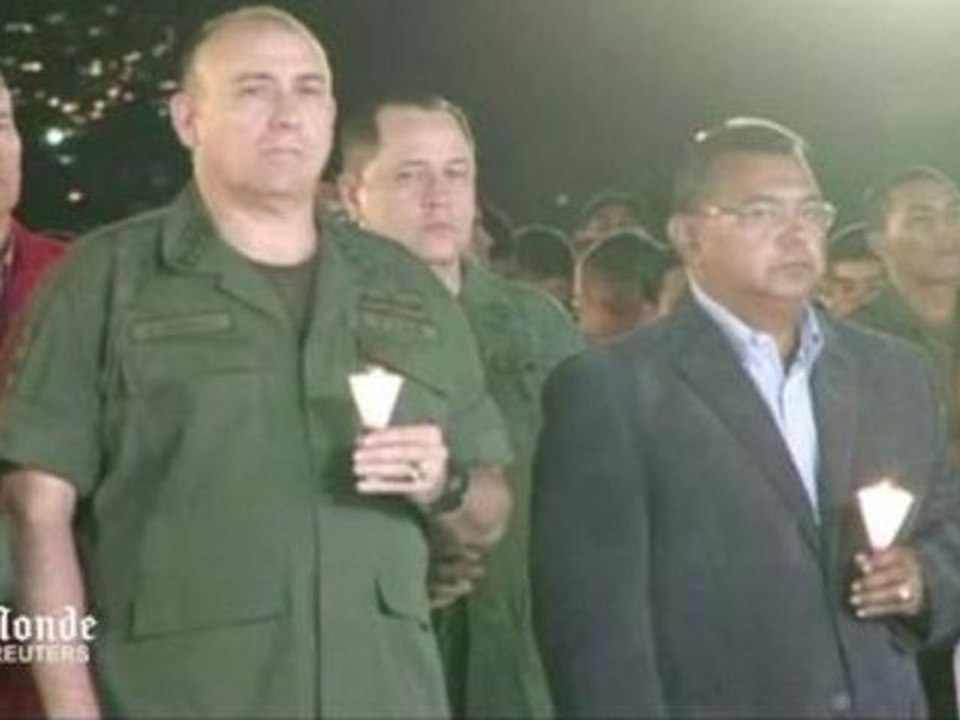 L'armée vénézuélienne prie pour Hugo Chavez ave...
