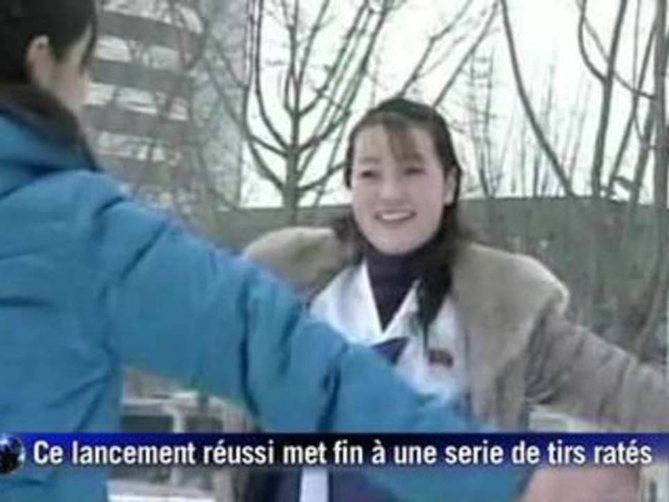 Les Nord-Coréens fêtent le lancement réussi de leur fusée