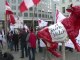 Bruxelles : les agriculteurs arrosent de lait la police et le Parlement