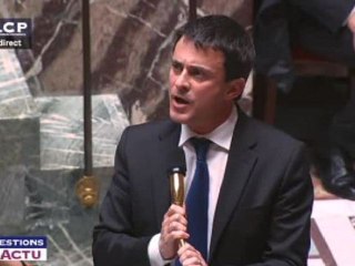 Скачать видео: Valls tacle l'UMP : 