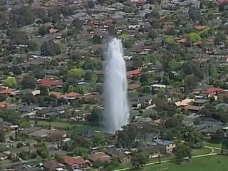 L'impressionnante explosion d'une canalisation d'eau à Melbourne
