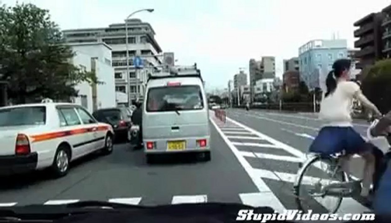 Bike and Bike Collide at Crosswalk PeriKizi.Net