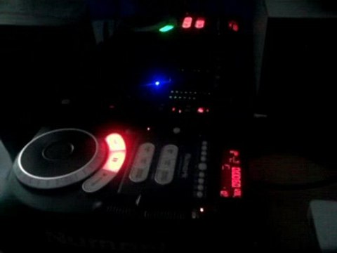 Numark Axis 9 & Behringer DJX 750