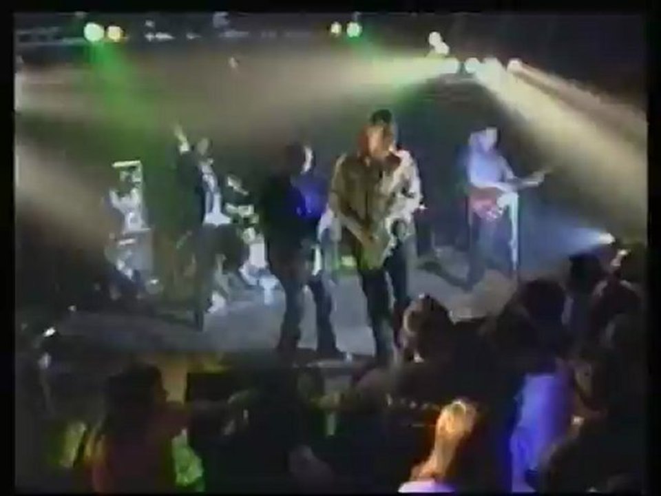 06 Island of the virgin queen -  bee dee kay & the rollercoaster live aucard de tours 1999