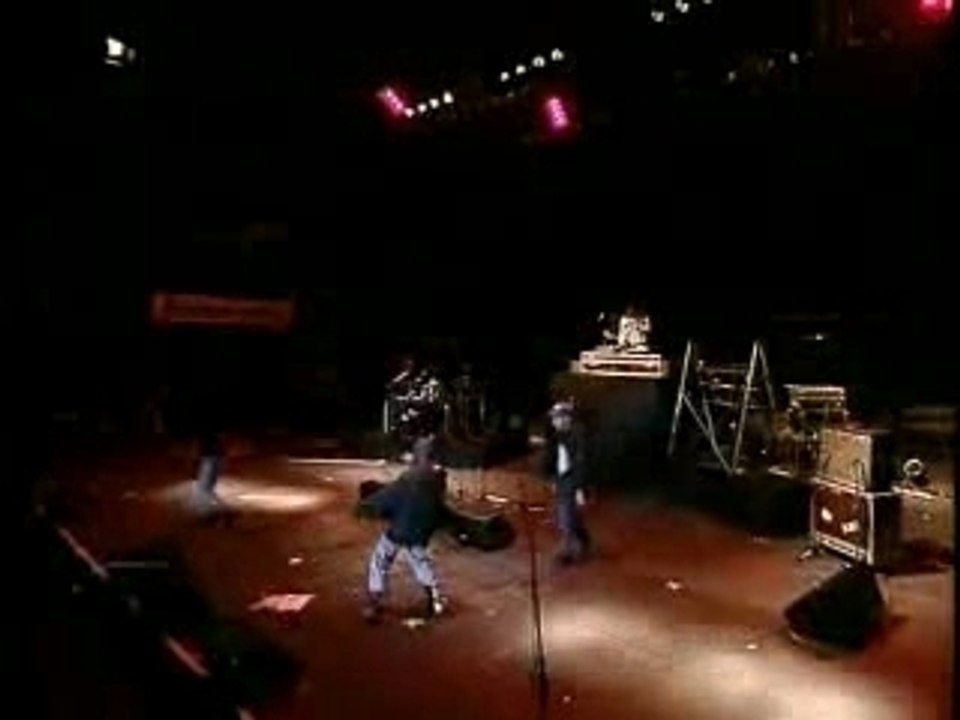 Ideal J - La Vie Est Brutale (Live)