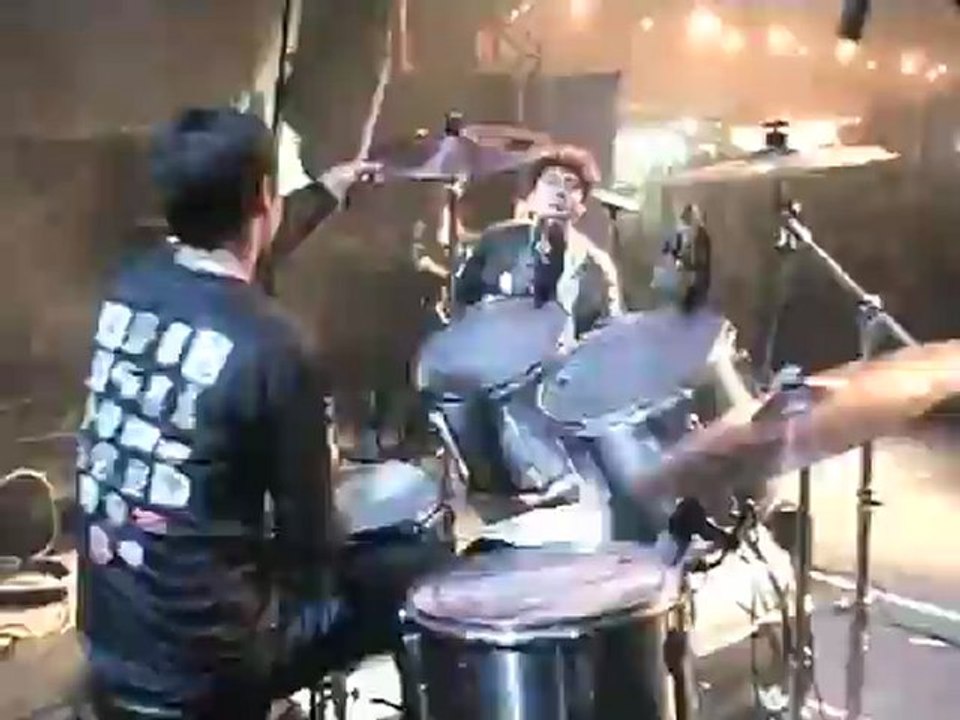 Banda The Revenge - Queen  - We will rock you(Cover)