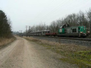 BB 69281 assure un acheminement de 3 rames Z6100 entre Paris et Vesoul.